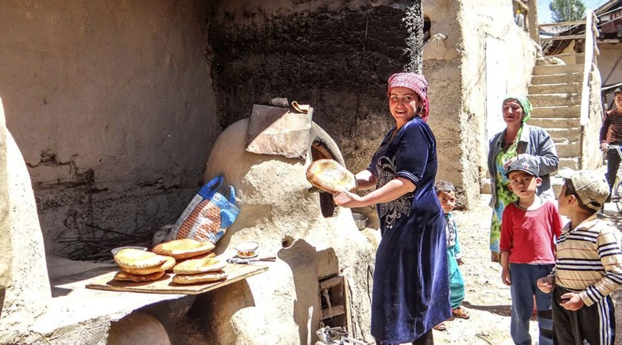 Turismo rural en Uzbekistán: casas tradicionales de adobe en pueblos de montaña