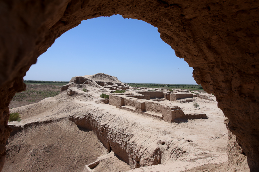 Fortalezas del desierto de Khorezm (Uzbekistán): Toprak-Kala y castillos de barro en el paisaje árido