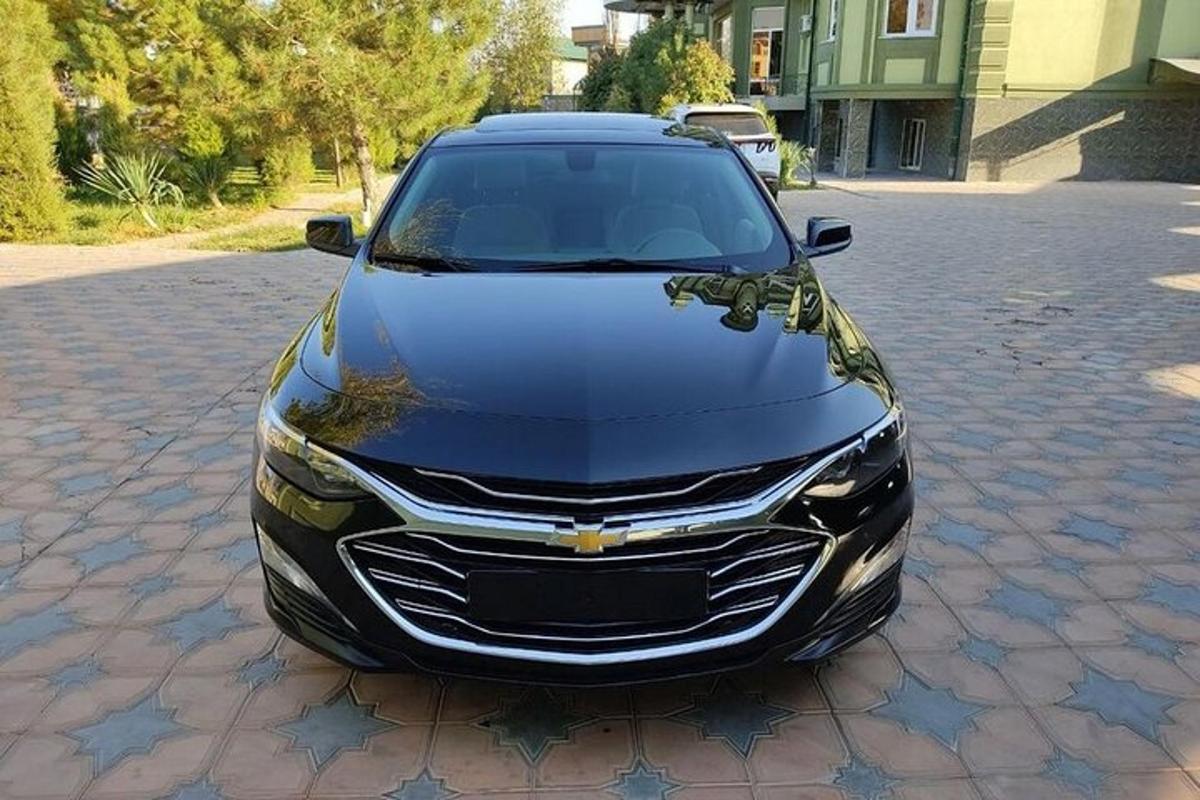 Transporte en Uzbekistán: tren, coche y planificación de traslados para ruta UNESCO