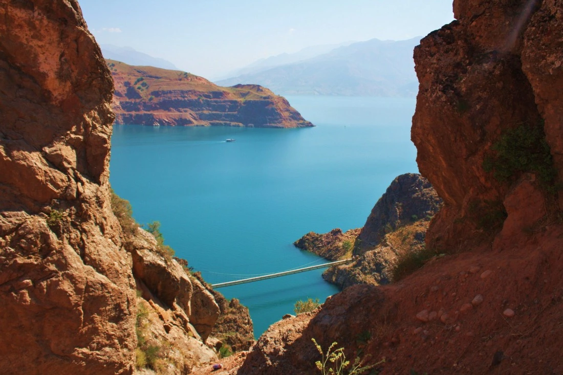 Yurts in the desert of Uzbekistan and sustainable experiences under the stars