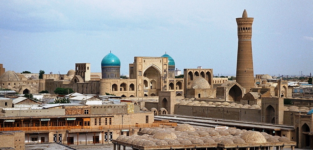 Poi Kalon Complex in Bukhara: minaret, mosque and spiritual heart of the Silk Road